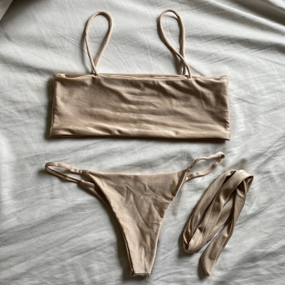 Lali & Layla swim